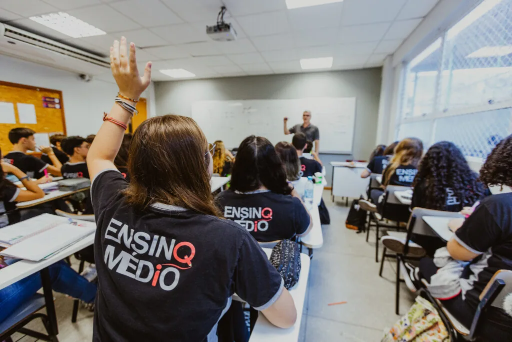 Alunos do Colégio QI em sala de aula